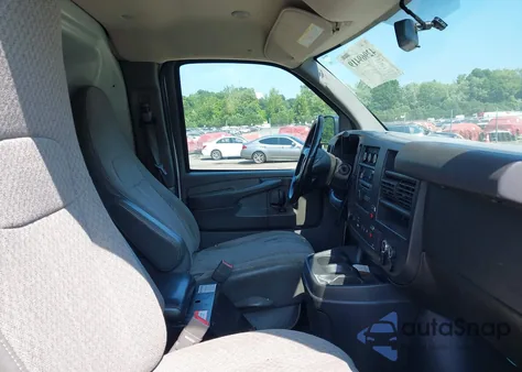 2015 Chevrolet Express 2500 Work Van z USA, uszkodzony, nr VIN 1GCWGFCF4F1151502